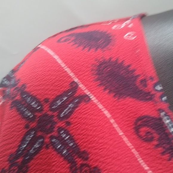 Lane Bryant printed red blouse v-neck - Picture 7 of 8